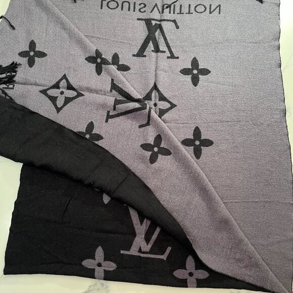 Reversible Scarf with Louis Vuitton-Inspired Monogram – Black & Gray (60×160 cm) - Picture 5 of 9